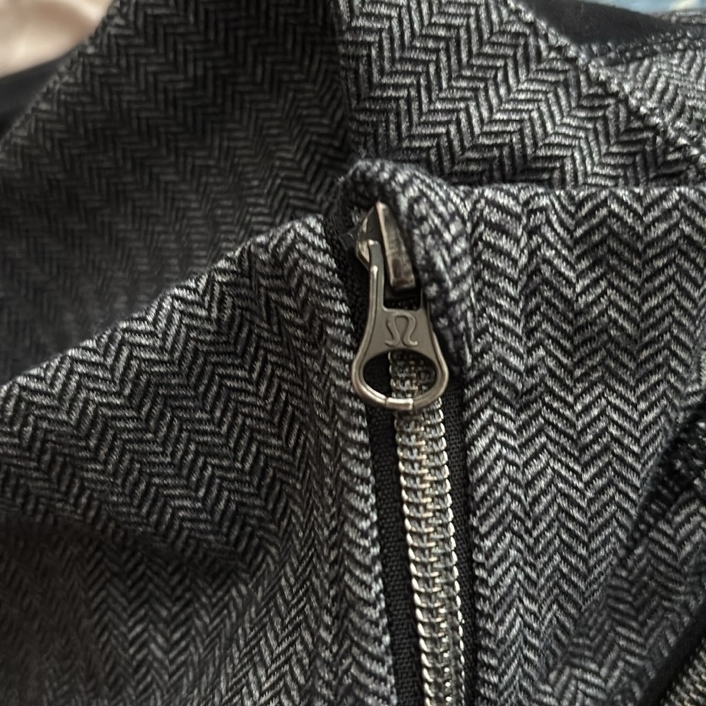 Lululemon Nice Asana herringbone Gray and Black Zip-Up Jacket size 2-4 - Picture 10 of 10